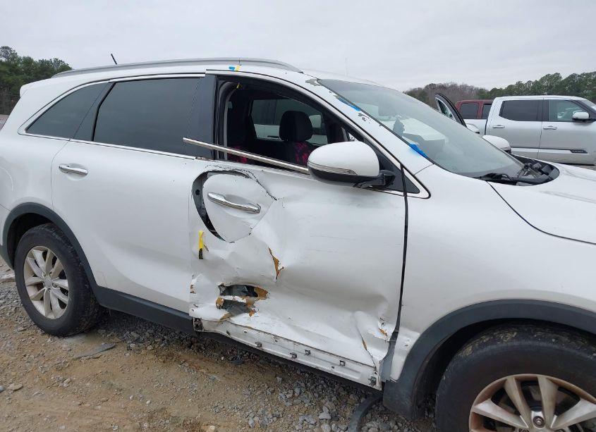 Photo 6 of 2017 Kia Sorento 3.3L LX (VIN 5XYPG4A51HG213038)