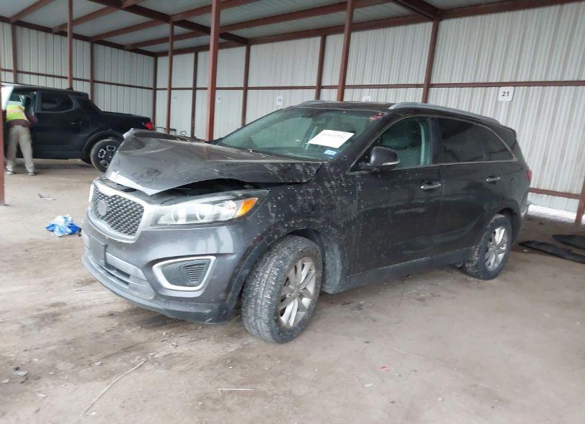 Photo 2 of 2017 Kia Sorento 3.3L LX (VIN 5XYPG4A51HG229692)