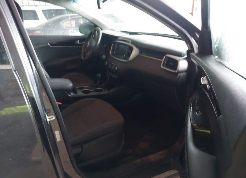 Photo 5 of 2017 Kia Sorento 3.3L LX (VIN 5XYPG4A51HG229692)