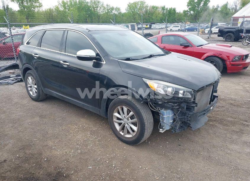 2018 Kia Sorento 3.3L LX (VIN 5XYPG4A51JG352947) main photo