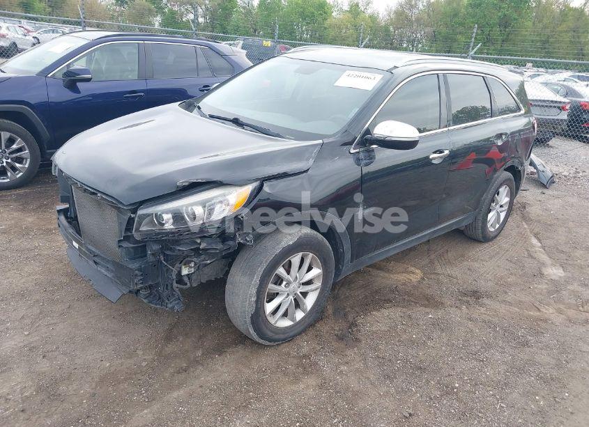 Photo 2 of 2018 Kia Sorento 3.3L LX (VIN 5XYPG4A51JG352947)