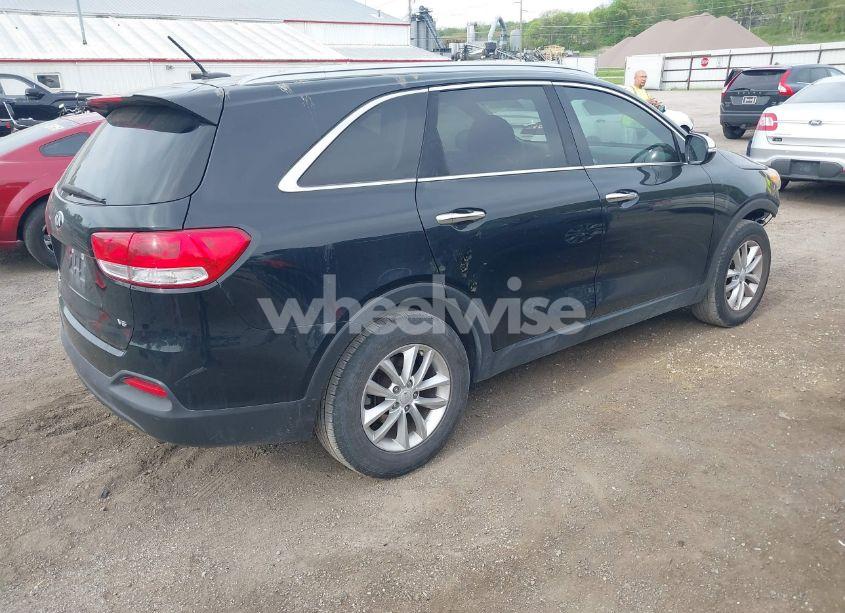 Photo 4 of 2018 Kia Sorento 3.3L LX (VIN 5XYPG4A51JG352947)