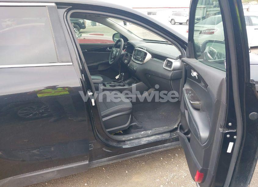 Photo 5 of 2018 Kia Sorento 3.3L LX (VIN 5XYPG4A51JG352947)