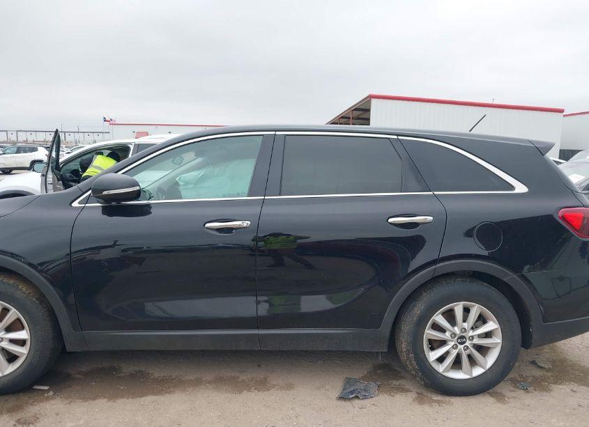 Photo 14 of 2019 Kia Sorento 3.3L LX (VIN 5XYPG4A51KG490327)