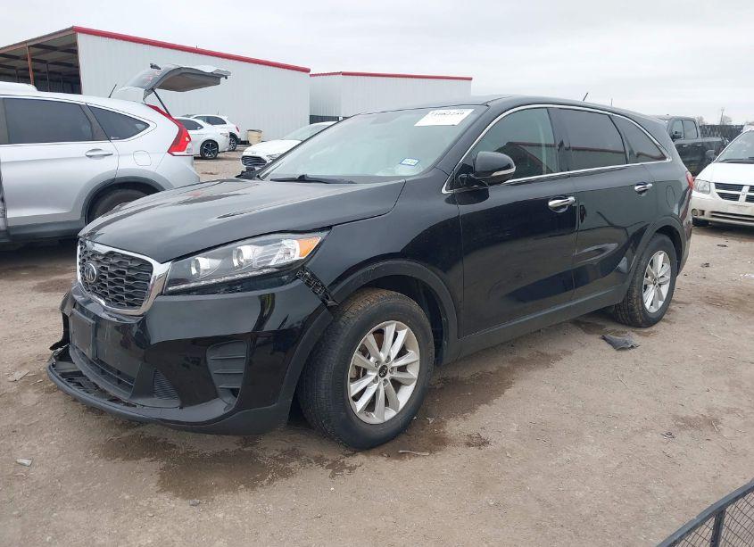 Photo 2 of 2019 Kia Sorento 3.3L LX (VIN 5XYPG4A51KG490327)