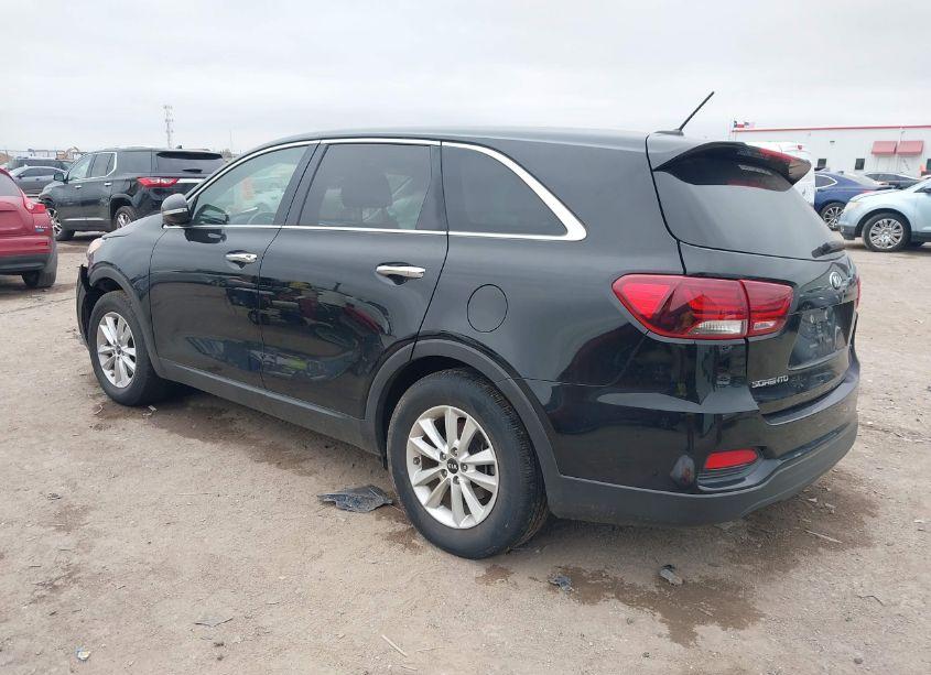 Photo 3 of 2019 Kia Sorento 3.3L LX (VIN 5XYPG4A51KG490327)