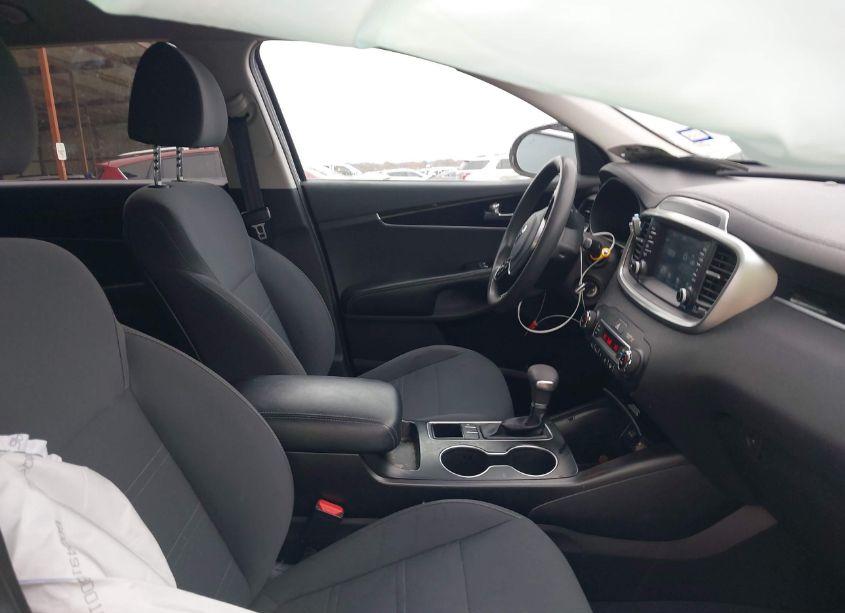 Photo 5 of 2019 Kia Sorento 3.3L LX (VIN 5XYPG4A51KG490327)