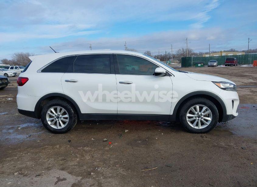 Photo 13 of 2019 Kia Sorento 3.3L LX (VIN 5XYPG4A51KG570873)