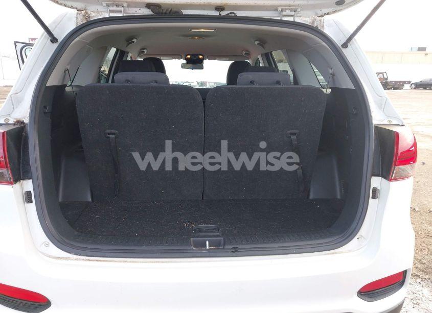 Photo 16 of 2019 Kia Sorento 3.3L LX (VIN 5XYPG4A51KG570873)