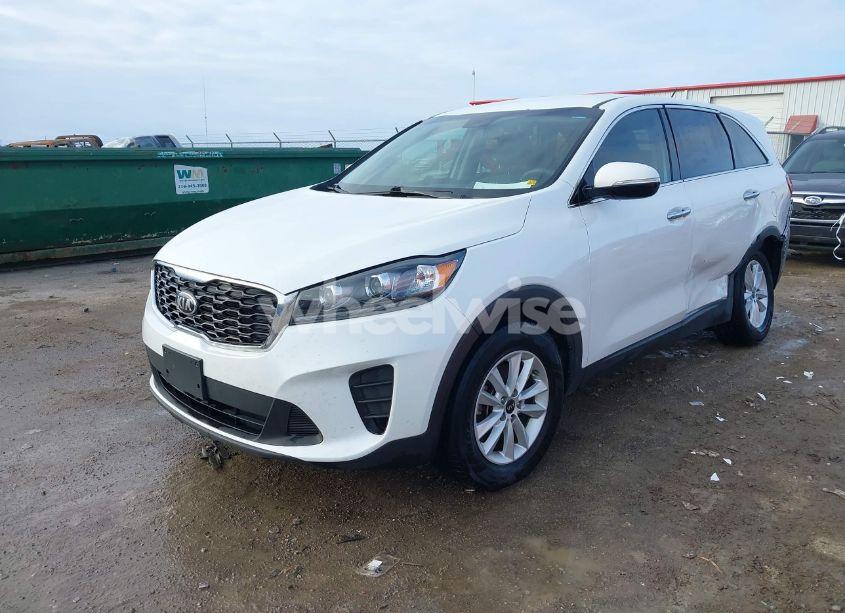 Photo 2 of 2019 Kia Sorento 3.3L LX (VIN 5XYPG4A51KG570873)