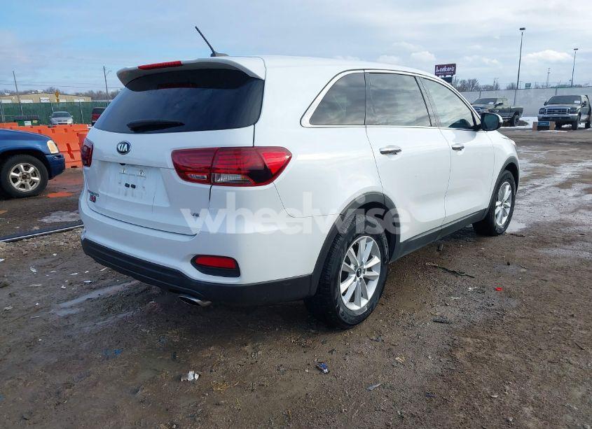 Photo 4 of 2019 Kia Sorento 3.3L LX (VIN 5XYPG4A51KG570873)