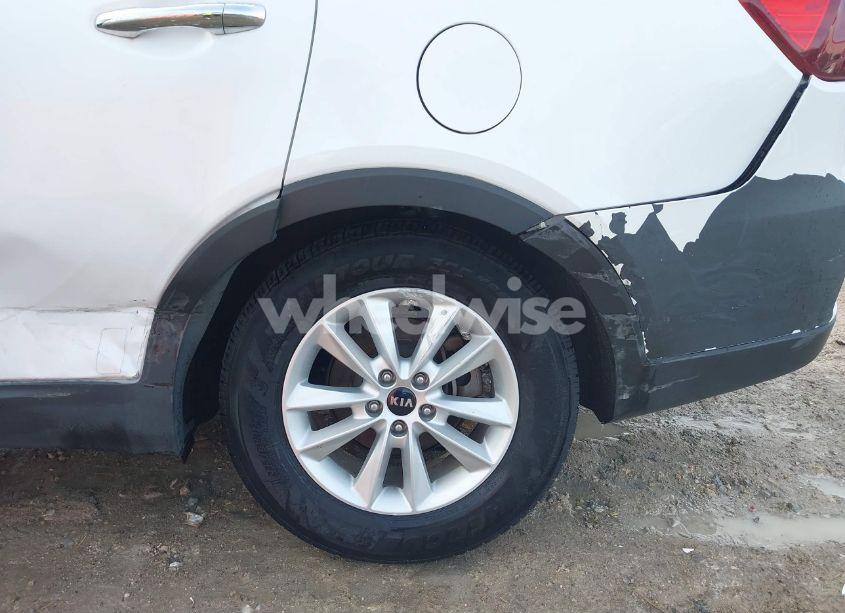 Photo 6 of 2019 Kia Sorento 3.3L LX (VIN 5XYPG4A51KG570873)