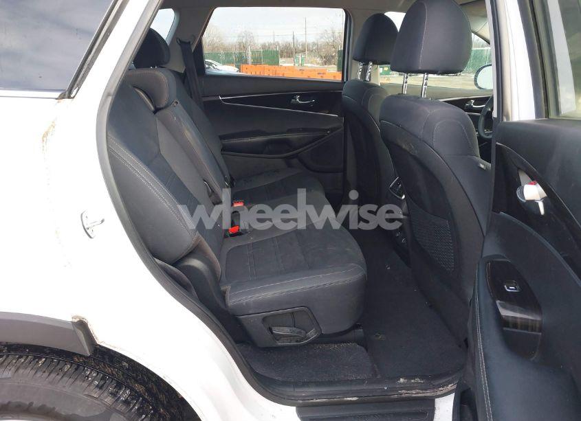 Photo 8 of 2019 Kia Sorento 3.3L LX (VIN 5XYPG4A51KG570873)