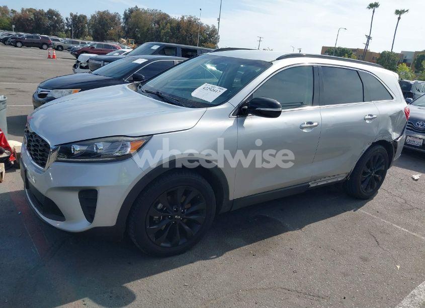Photo 2 of 2019 Kia Sorento 3.3L S (VIN 5XYPG4A51KG594221)