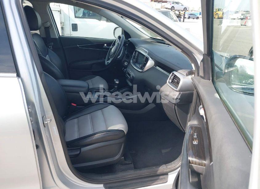 Photo 5 of 2019 Kia Sorento 3.3L S (VIN 5XYPG4A51KG594221)