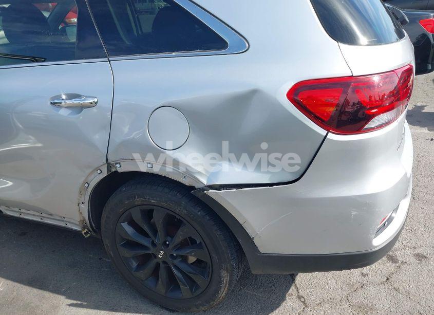 Photo 6 of 2019 Kia Sorento 3.3L S (VIN 5XYPG4A51KG594221)