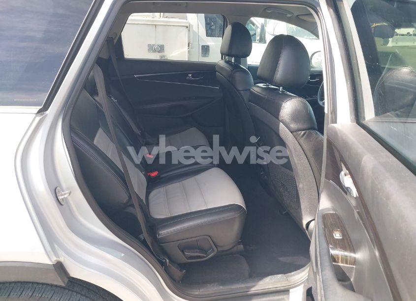 Photo 8 of 2019 Kia Sorento 3.3L S (VIN 5XYPG4A51KG594221)