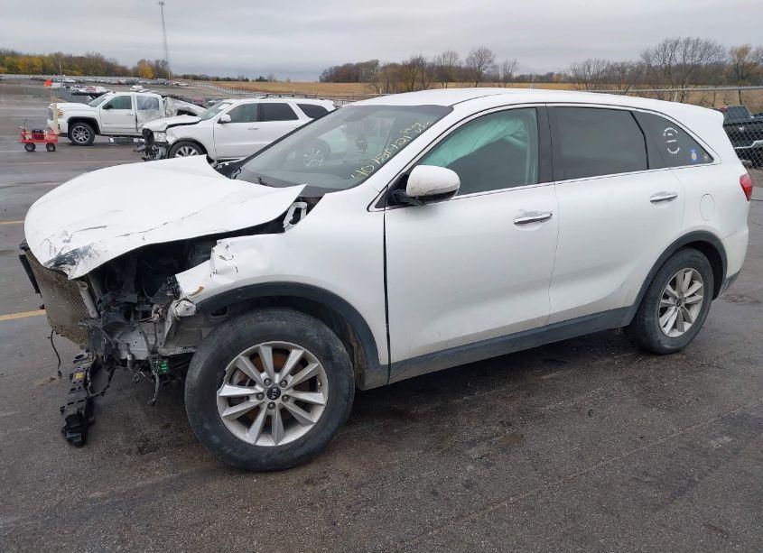 Photo 2 of 2020 Kia Sorento 3.3L LX (VIN 5XYPG4A51LG616431)