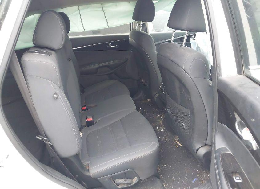 Photo 8 of 2020 Kia Sorento 3.3L LX (VIN 5XYPG4A51LG616431)