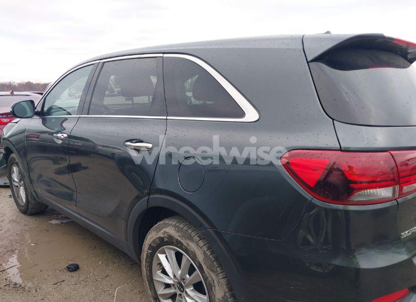 Photo 14 of 2020 Kia Sorento 3.3L LX (VIN 5XYPG4A51LG631012)