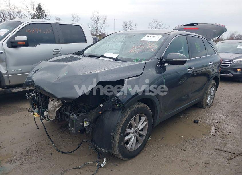 Photo 2 of 2020 Kia Sorento 3.3L LX (VIN 5XYPG4A51LG631012)