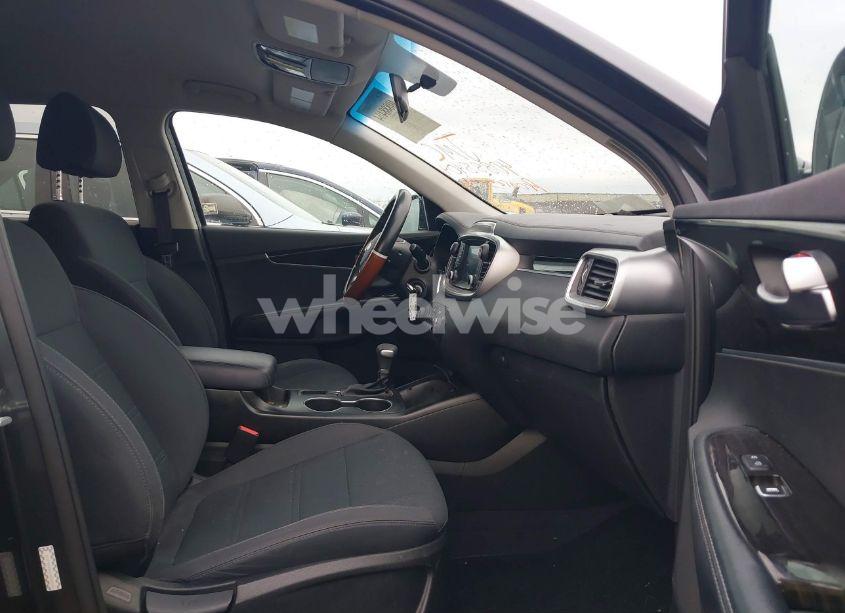 Photo 5 of 2020 Kia Sorento 3.3L LX (VIN 5XYPG4A51LG631012)