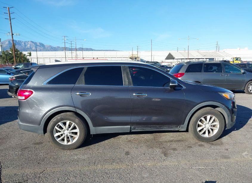 Photo 13 of 2016 Kia Sorento 3.3L LX (VIN 5XYPG4A52GG100326)