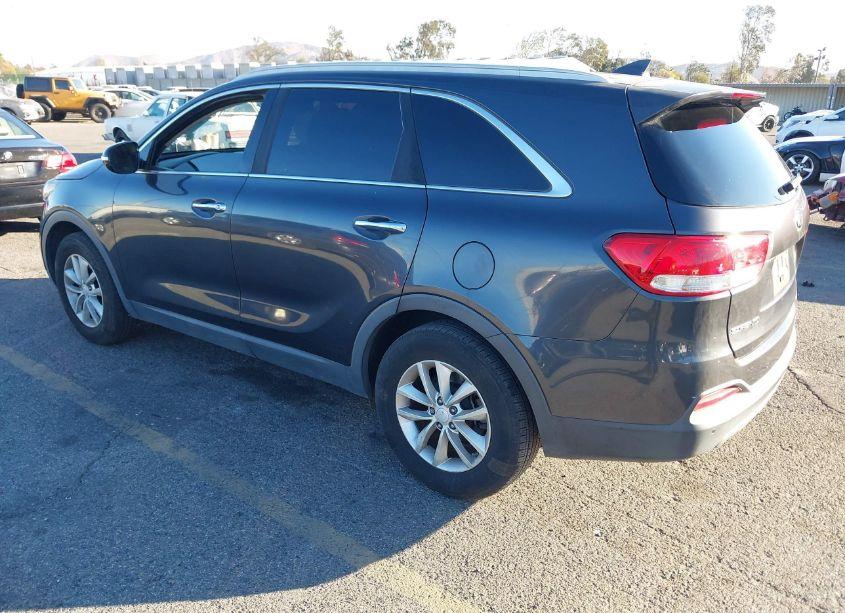 Photo 3 of 2016 Kia Sorento 3.3L LX (VIN 5XYPG4A52GG100326)