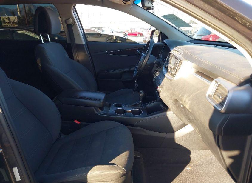 Photo 5 of 2016 Kia Sorento 3.3L LX (VIN 5XYPG4A52GG100326)
