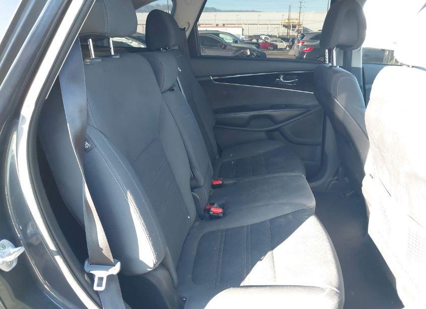 Photo 8 of 2016 Kia Sorento 3.3L LX (VIN 5XYPG4A52GG100326)