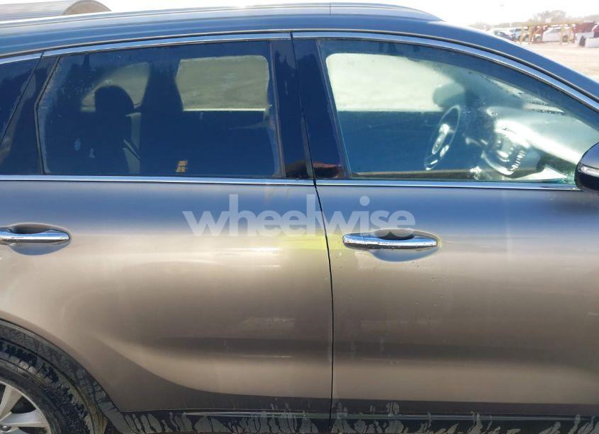 Photo 13 of 2016 Kia Sorento 3.3L LX (VIN 5XYPG4A52GG157304)