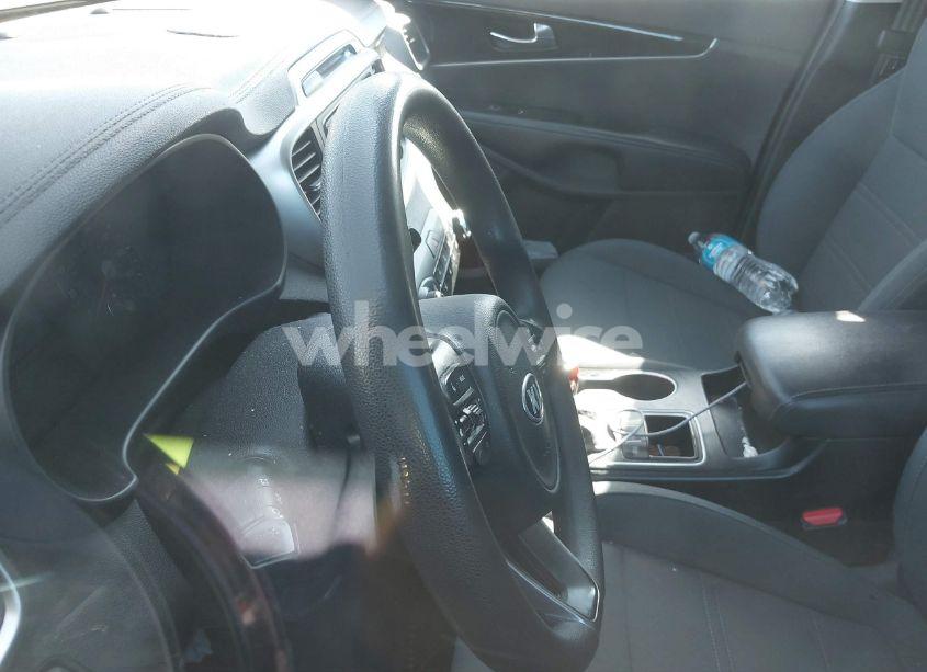 Photo 15 of 2016 Kia Sorento 3.3L LX (VIN 5XYPG4A52GG157304)