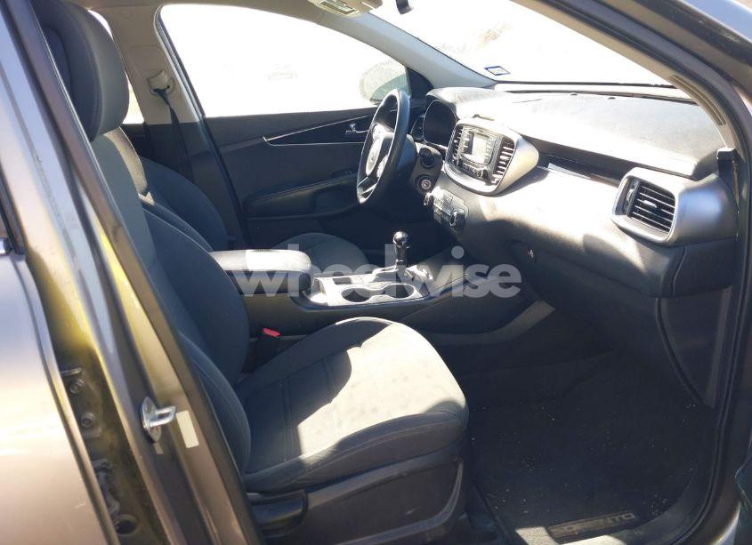 Photo 5 of 2016 Kia Sorento 3.3L LX (VIN 5XYPG4A52GG157304)