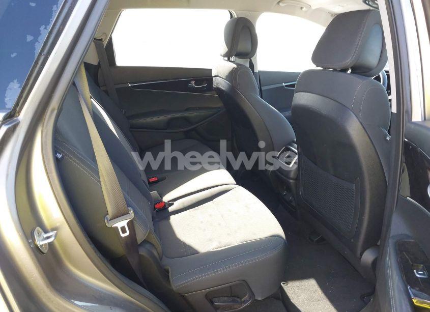 Photo 8 of 2016 Kia Sorento 3.3L LX (VIN 5XYPG4A52GG157304)