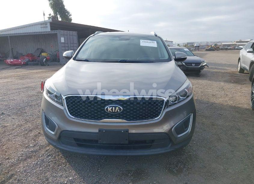 Photo 12 of 2017 Kia Sorento 3.3L LX (VIN 5XYPG4A52HG208916)