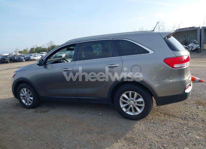 Photo 14 of 2017 Kia Sorento 3.3L LX (VIN 5XYPG4A52HG208916)