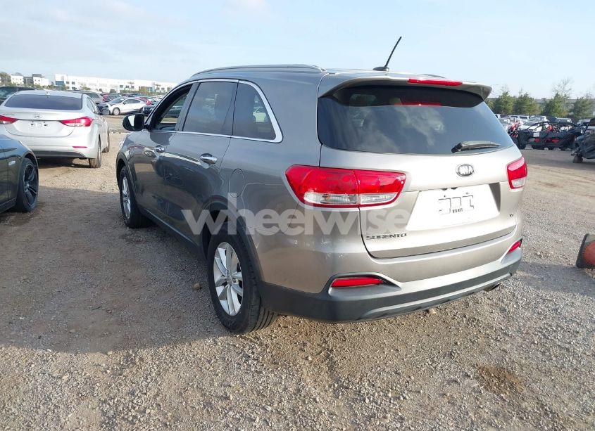 Photo 3 of 2017 Kia Sorento 3.3L LX (VIN 5XYPG4A52HG208916)