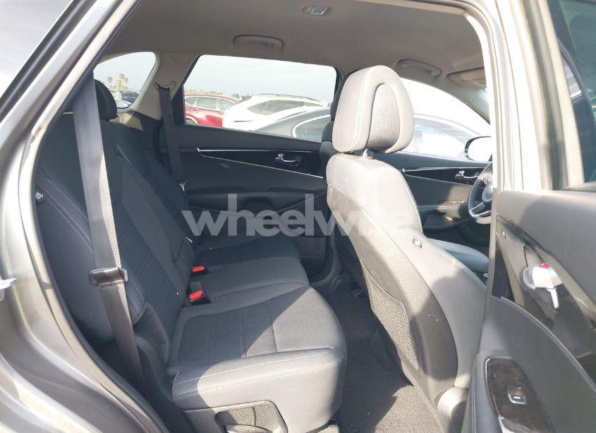 Photo 8 of 2017 Kia Sorento 3.3L LX (VIN 5XYPG4A52HG208916)