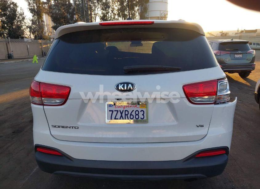 Photo 17 of 2018 Kia Sorento 3.3L LX (VIN 5XYPG4A52JG354741)