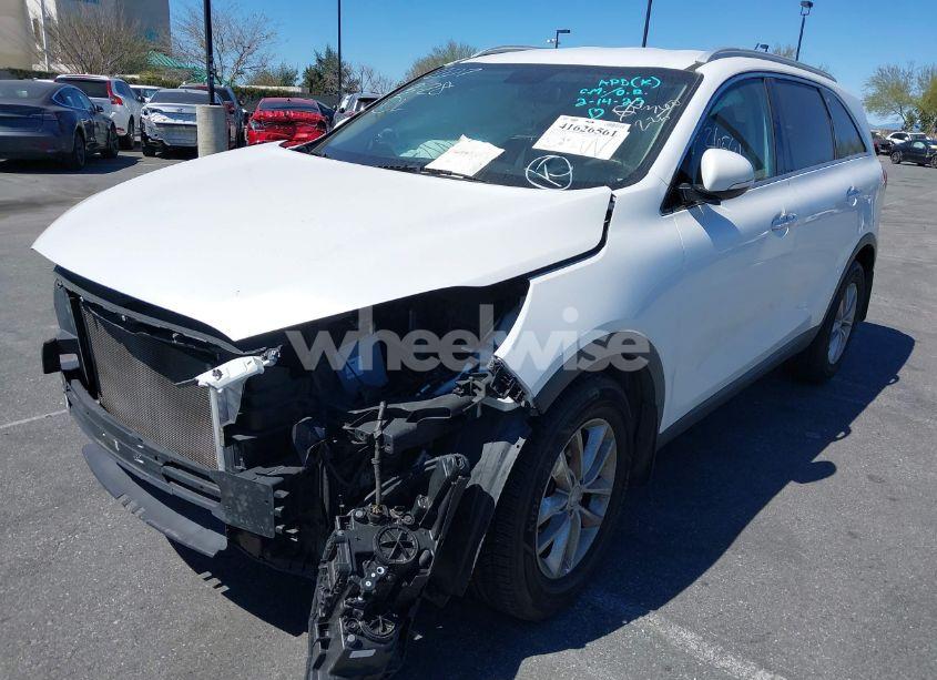 Photo 2 of 2018 Kia Sorento 3.3L LX (VIN 5XYPG4A52JG354741)