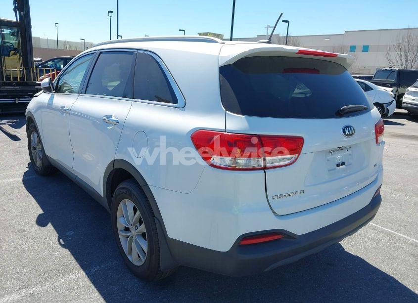 Photo 3 of 2018 Kia Sorento 3.3L LX (VIN 5XYPG4A52JG354741)