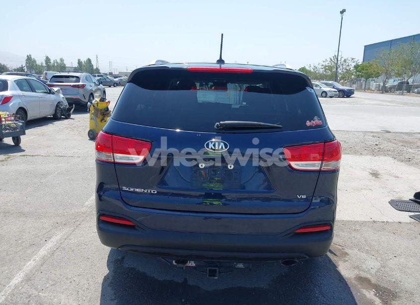 Photo 17 of 2018 Kia Sorento 3.3L LX (VIN 5XYPG4A52JG358188)