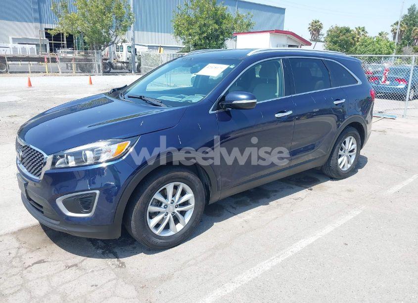 Photo 2 of 2018 Kia Sorento 3.3L LX (VIN 5XYPG4A52JG358188)