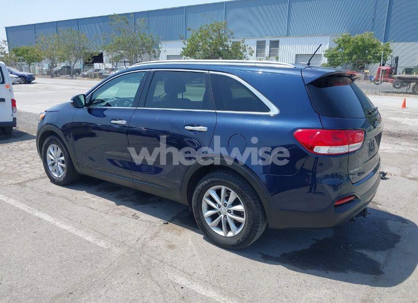 Photo 3 of 2018 Kia Sorento 3.3L LX (VIN 5XYPG4A52JG358188)