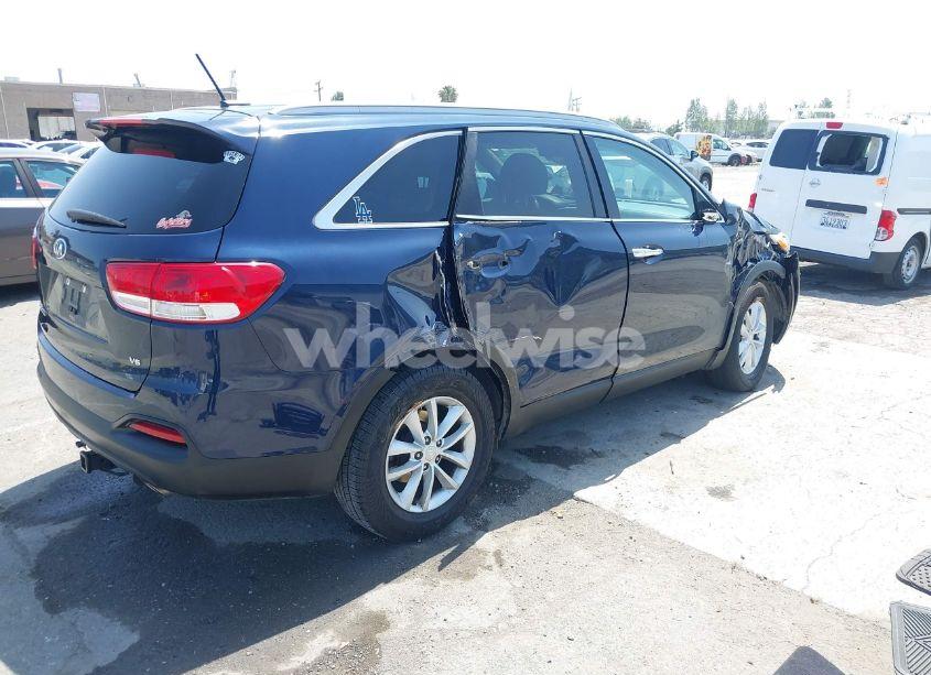 Photo 4 of 2018 Kia Sorento 3.3L LX (VIN 5XYPG4A52JG358188)