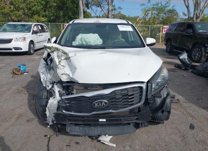 Photo 12 of 2019 Kia Sorento 3.3L LX (VIN 5XYPG4A52KG494371)