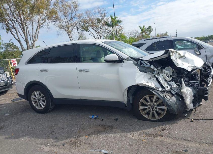 Photo 13 of 2019 Kia Sorento 3.3L LX (VIN 5XYPG4A52KG494371)