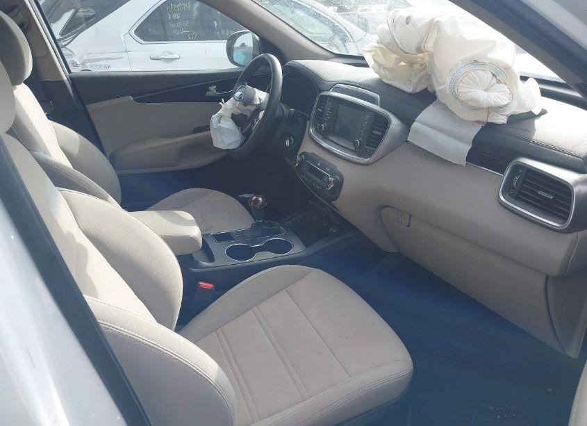 Photo 5 of 2019 Kia Sorento 3.3L LX (VIN 5XYPG4A52KG494371)