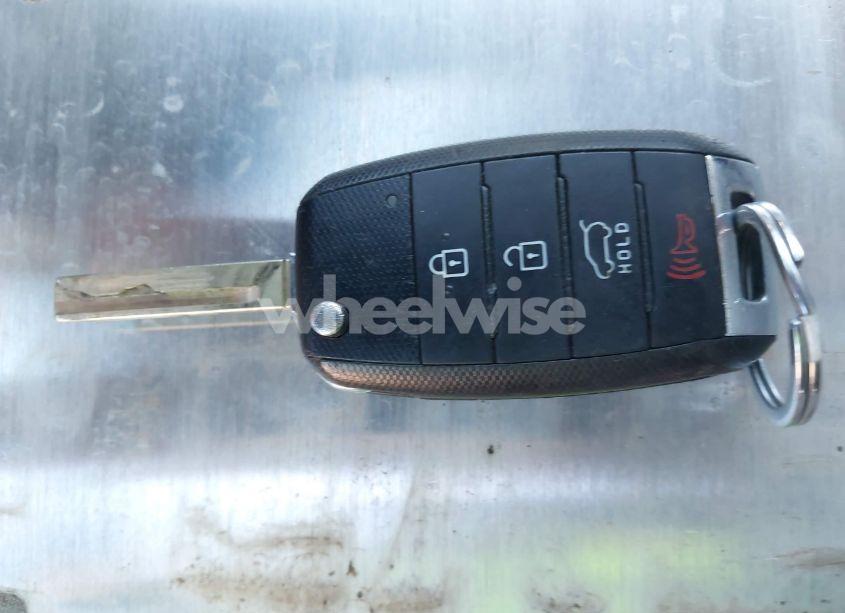 Photo 11 of 2016 Kia Sorento 3.3L LX (VIN 5XYPG4A53GG043148)