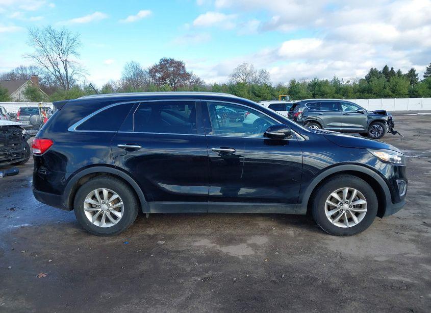 Photo 13 of 2016 Kia Sorento 3.3L LX (VIN 5XYPG4A53GG082970)